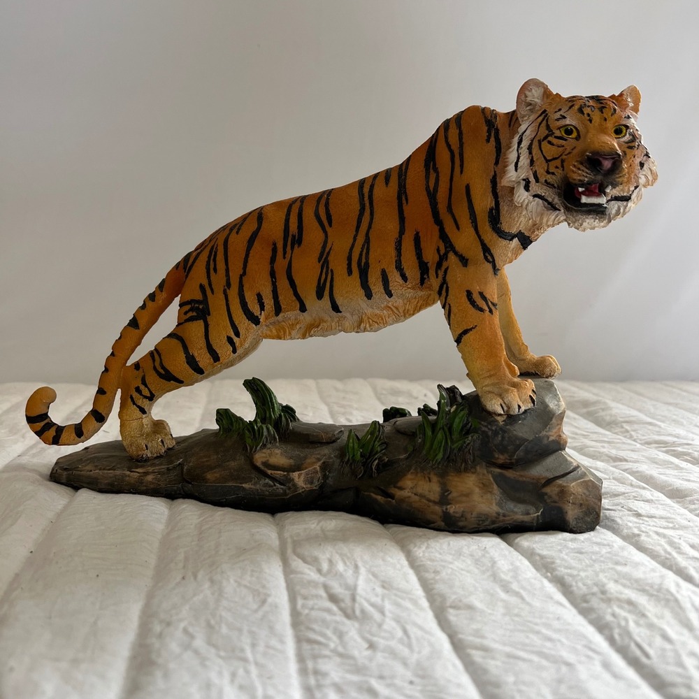 MayRich Company Realistic Bengal Tiger Figurine Resin Wildlife Statue Decor